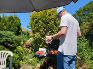 Misommar och Max grillar åt oss.